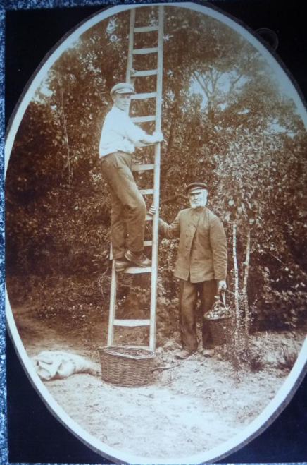 Adrianus Eijgenraam (1847), met kleinzoon Dirk v/d Valk