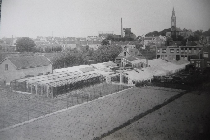 Grond aan de Broekweg/hoek Schravendijkplein. Deze opname is waarschijnlijk nadat Pieter Eijgenraam (1836) deze grond heeft verkocht